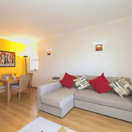 Seaview - Adorable Flat With Pool Daire
